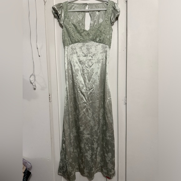 Green Cider Dress - Picture 1 of 4